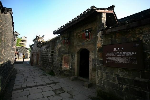 逃出诡异庄园